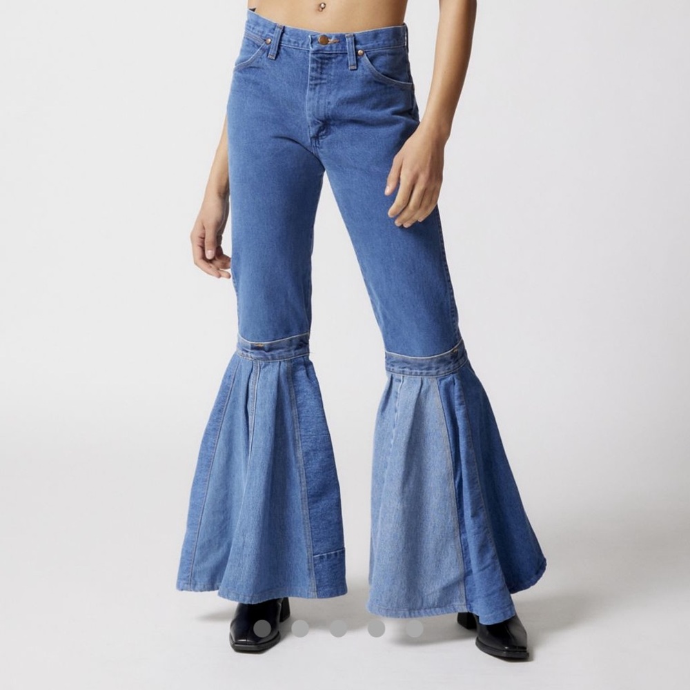 NWT Urban Outfitters Size 8 Remade Renegade Brand Wide Flare Blue Denim Jeans - Picture 1 of 8